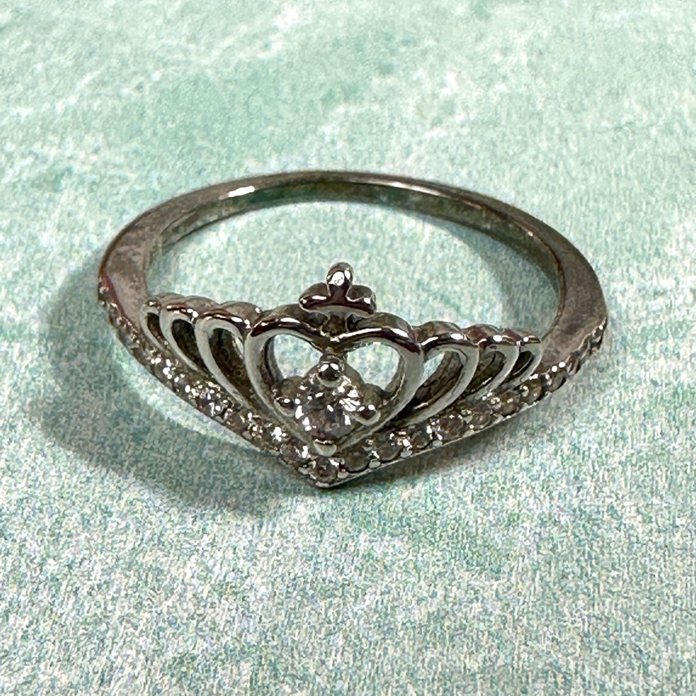 Sterling Silver .925 heart shaped crown ring size 7